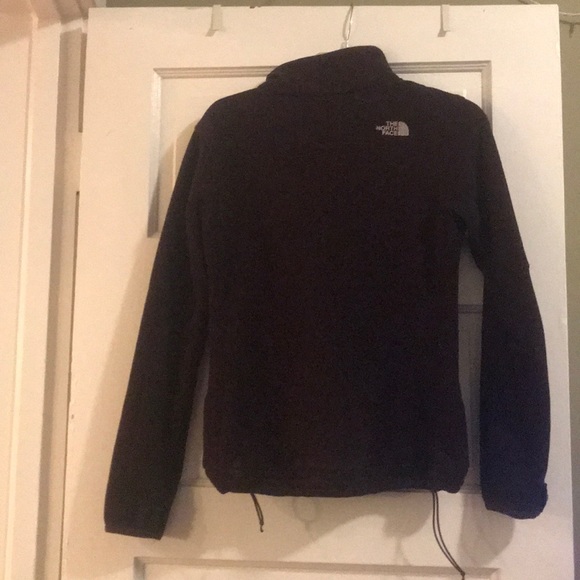 Deep purple north face jacket - Picture 2 of 2